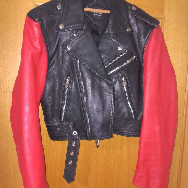 Incroyable veste perfecto courte en cuir vintage des années 80-90 pour femme noir et rouge