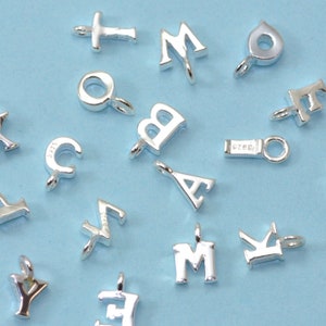 Petites lettres en argent sterling 925 , breloques alphabet . Initiales solides 925 authentiques image 1