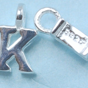 Petites lettres en argent sterling 925 , breloques alphabet . Initiales solides 925 authentiques K