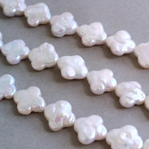 Perles de mariée d'eau douce trèfle blanc pour fabrication de bijoux 11-12 mm 1 string (35 Pearls)