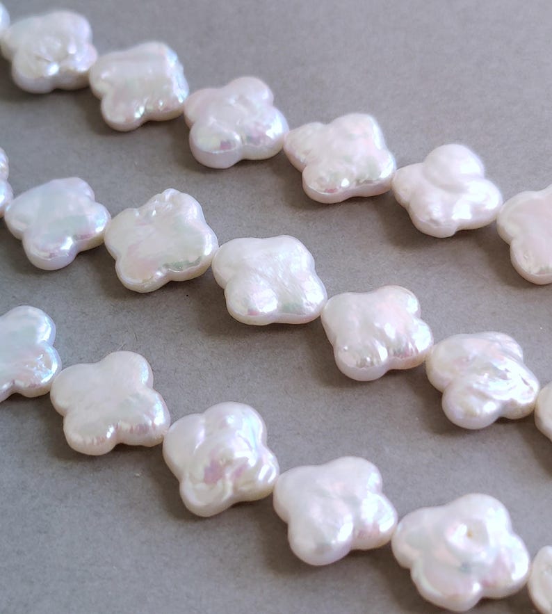 Perles de mariée d'eau douce trèfle blanc pour fabrication de bijoux 11-12 mm 1 string (35 Pearls)