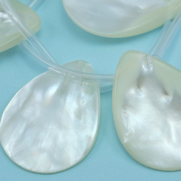 Perles de nacre plates percées en forme de larme blanc ivoire pour travaux manuels