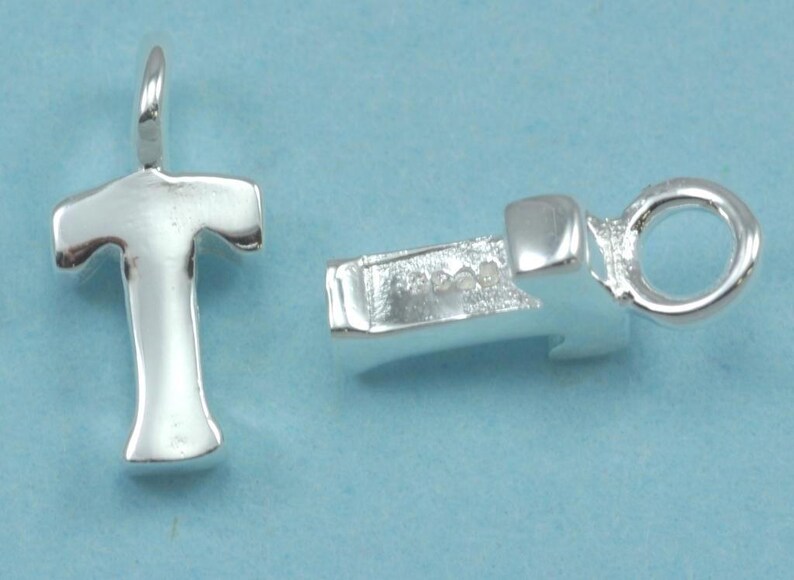 Petites lettres en argent sterling 925 , breloques alphabet . Initiales solides 925 authentiques T