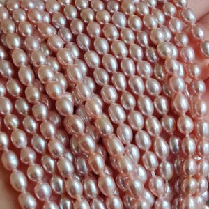 Petites perles ovales de riz d'eau douce rose pêche poudré, idéales pour la création de bijoux (AA).