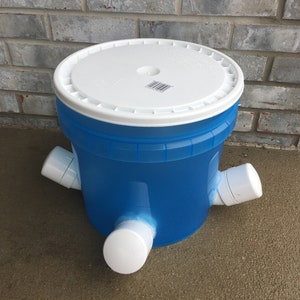 Automatic Chicken Feeder: 3.5 Gallon Translucent Aqua Bucket with Lid