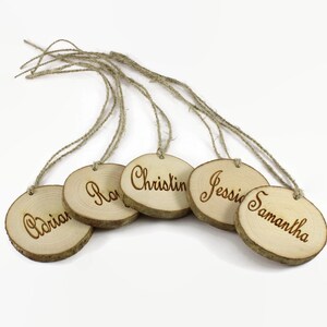 Set van 20 gepersonaliseerde houten naamplaatjes | 2-3" | houten naamplaatje | houten hanglabels | bruiloft decors | houten huwelijksmarkeringen
