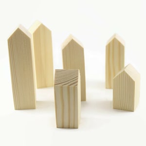 Häuser aus Holz. Verschiedene Größen. holz bastelbedarf. unfertige häuser zum bemalen. Häuser für Tischdekoration