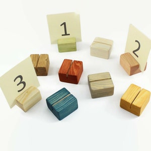 Ensemble de 15 porte-cartes en bois | Porte-numéro de table | Porte-cartes colorés | Nom du porte-| Décor de mariage | Titulaires de carte