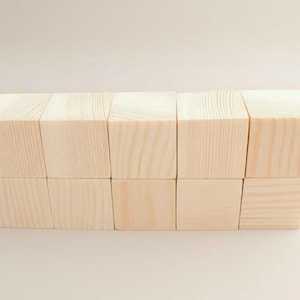Set di 10 blocchi di legno di pino grezzo - Cubi artigianali quadrati da 1,5 pollici / 4 cm per progetti fai da te