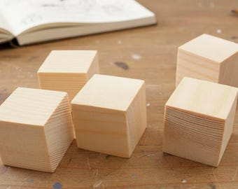 Paquete de 40, 50 o 60 cubos de madera de pino sin tratar – Bloques cuadrados de 3 cm (1,2 pulgadas) para proyectos de manualidades y bricolaje.
