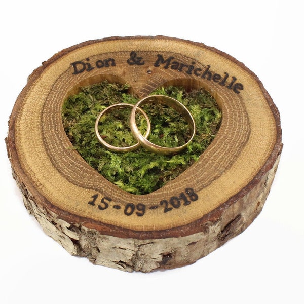 Personalized wooden ring box with moss | Rustic ring holder with moss | Ring pillow alternative | Oak ring box | Interesting ring box