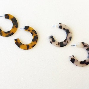 Tortoise Hoops/ 1.6 Flat Hoop/ Tortoise Shell Earrings / Blonde Tortoise/ Lightweight/ Acrylic Earrings image 3