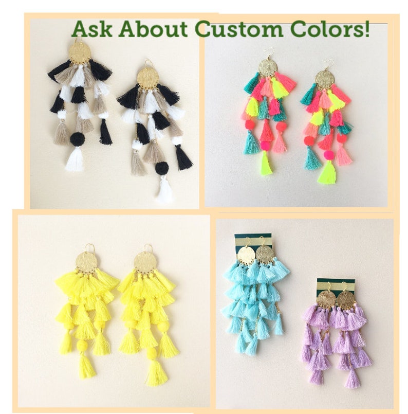 Puede incluir: Surtido de pendientes de borla coloridos con detalles dorados. Los pendientes est&aacute;n disponibles en negro y blanco, amarillo, azul y morado.