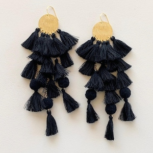Pendientes de borlas negras/Pendientes de borlas largos de 6”/Mini borlas negras/Pendientes de borlas mini/Regalo imagen 1