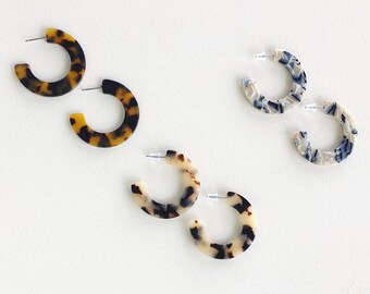 Tortoise Hoops/ 1.6” Flat Hoop/ Tortoise Shell Earrings /  Blonde Tortoise/ Lightweight/ Acrylic Earrings