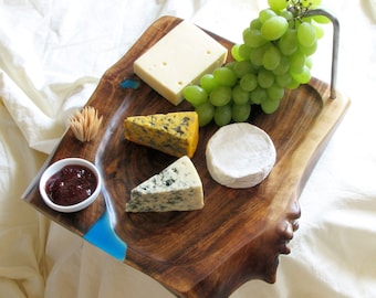 Live edge walnut chesse board, custom chesse board