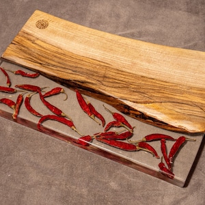 Walnut wood serving board with peppers in resin / cheese board, housewarming Gift, charcuterie, Wedding Gift