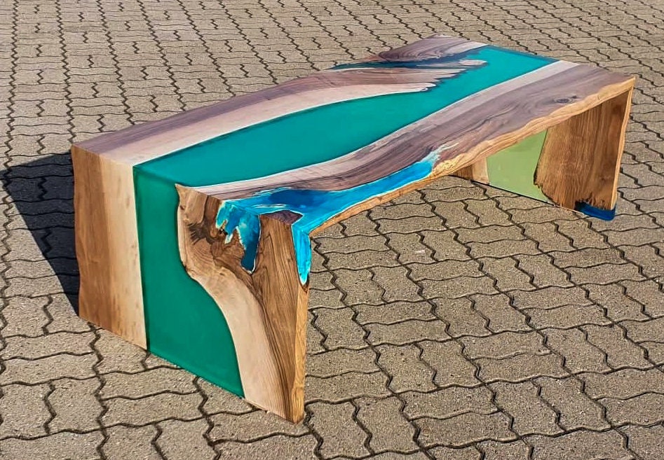 Round coffee table with crossed hairpin legs, river glass and glowing in  the dark epoxy resine - Fine Wooden Creations