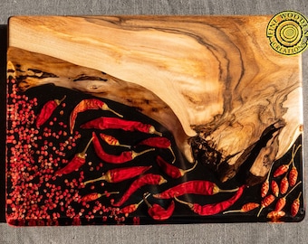 Serving walnut board with red pepper / chilli peppers /red peppers in resin /cheese board, housewarming Gift, charcuterie, Wedding