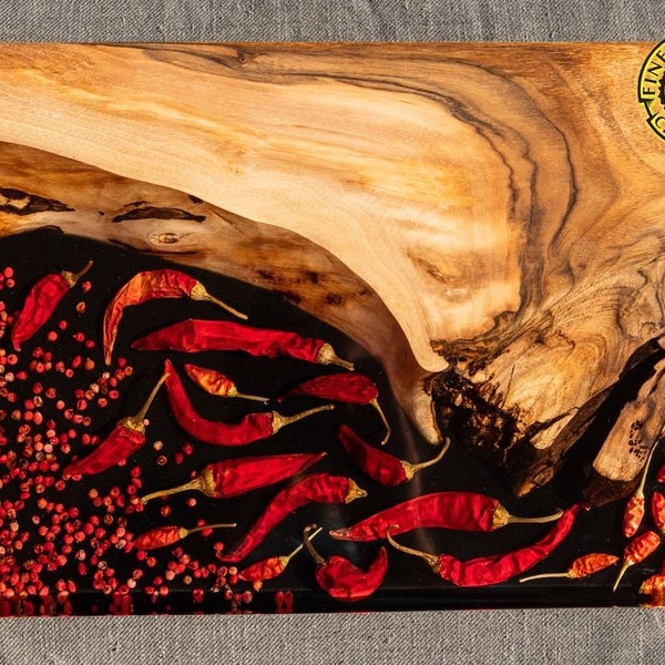 Serving walnut board with red pepper / chilli peppers /red peppers in resin /cheese board, housewarming Gift, charcuterie, Wedding