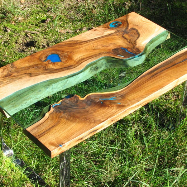 Live Edge Fluss Couchtisch mit leuchtendem Resin Fillin - silberne Beine