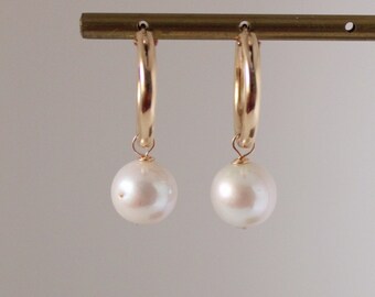 Medium ANU hoop w/ White Edison pearl