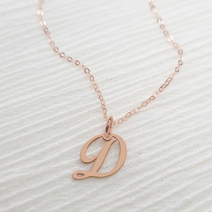 Collar con inicial D • Collar con inicial delicada • Collar con letras pequeñas • Collar con cualquier letra