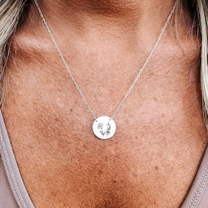 Custom Birth Flower Necklace • Birth Flower Disc Necklace • Gift For Mom • Birth Flower Necklace • Dainty Birth Flower Disc