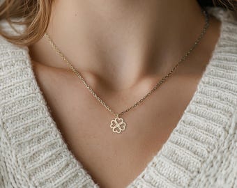 Collier trèfle à quatre feuilles : un collier trèfle à 4 feuilles en or délicat