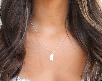 Jewel Tie 925 Sterling Silver with Gold-Toned University of Mississippi Pendant in Heart 17mm x 23mm Jewel Tie 925 Sterling Silver with Gold-Toned University of Mississippi Pendant in Heart 17mm x 23mm