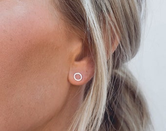 Open Circle Earrings • Minimalist Earrings • Circle Earrings • Dainty Earrings • Open Circle Stud Earrings