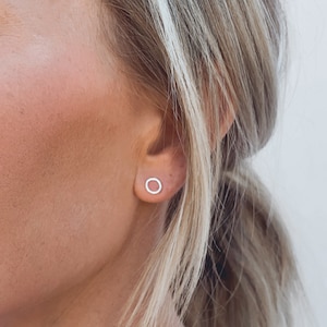 Open Circle Earrings • Minimalist Earrings • Circle Earrings • Dainty Earrings • Open Circle Stud Earrings