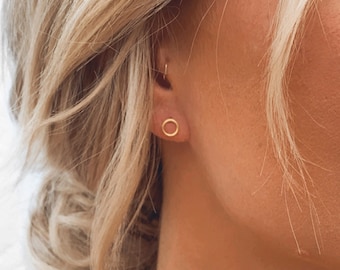 Open Circle Stud Earrings • Minimalist Earrings • Open Circle Earrings • Dainty Earrings • Circle Earrings • Stud Earrings