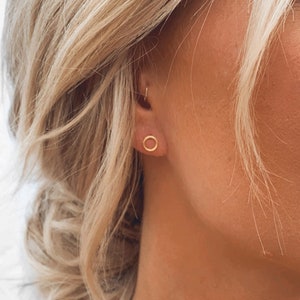 Open Circle Stud Earrings Minimalist Earrings Open Circle Earrings Dainty Earrings Circle Earrings Stud Earrings zdjęcie 1