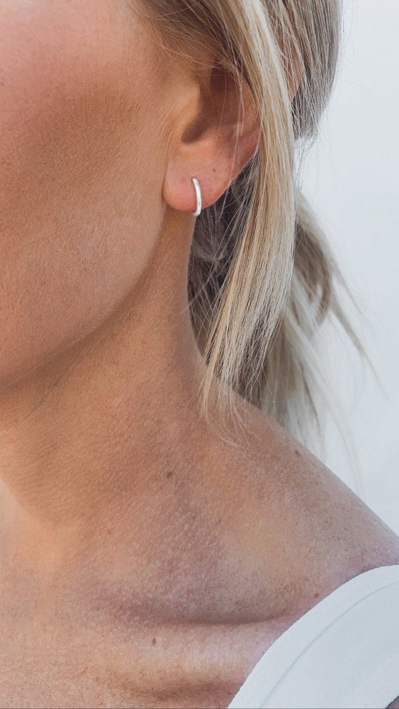 Dainty silver hoop earrings deals
