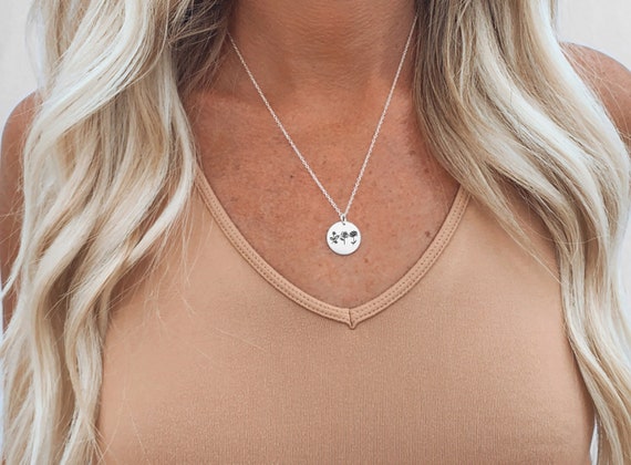 Collana Fiore Di Nascita Personalizzata – Ciondolo Floreale Con Nome Inciso, Regalo Unico