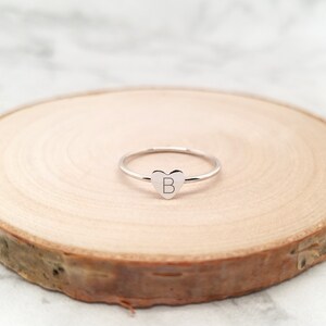 Heart Initial Ring Personalized Heart Letter Ring Dainty Ring Sterling Silver Stacking Ring Custom Monogram Ring 画像 3