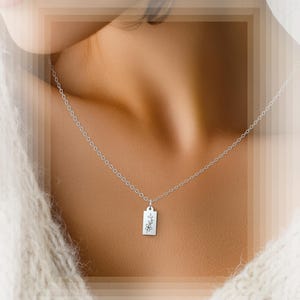 Geburtsblume Rechteck Halskette • Personalisierte Geburtsblume Halskette • Rechteck Anhänger Halskette • Winzige Rechteck Anhänger Halskette