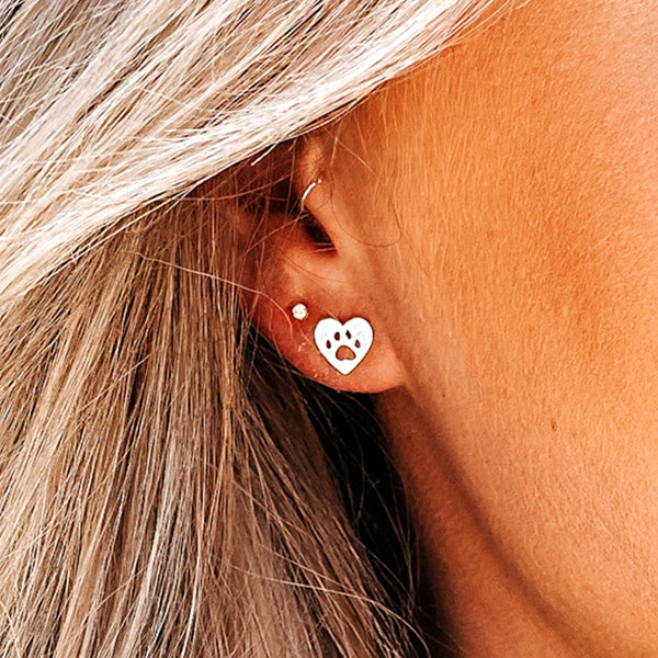 Heart Paw Print Earrings • Paw Print Earrings • Sterling Silver Paw Print Earrings • Dainty Stud Earrings • Dog Paw Earrings • Dog Earrings