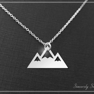 Les montagnes sont appellées collier, collier de montagne, trois pics montagne collier, collier de la Nature, collier en plein air