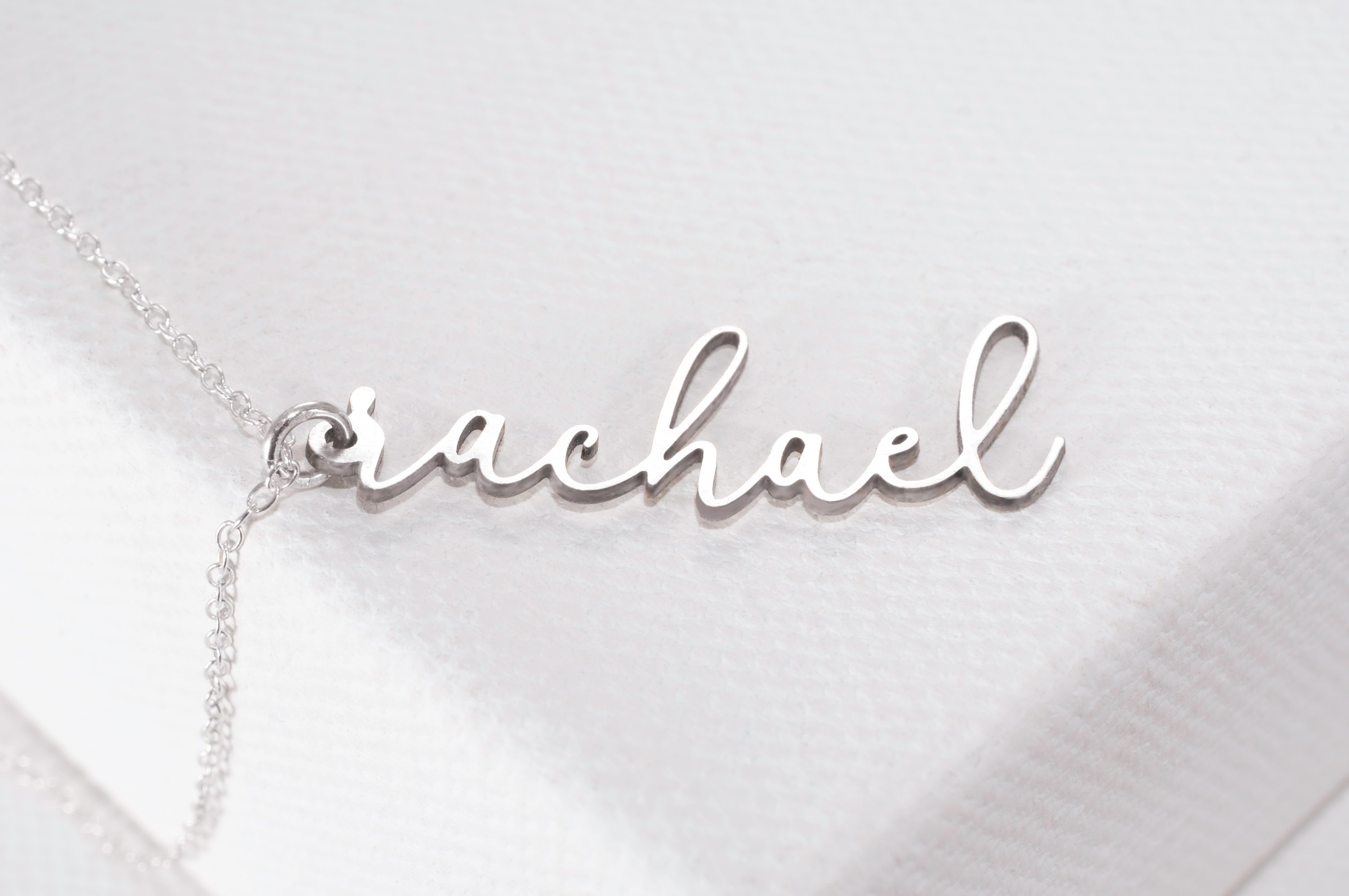 Подвеска вертикальная. Кулон бренд. Колье initials gold. Колье анны болейн. Кулон серебряный с именем ева.