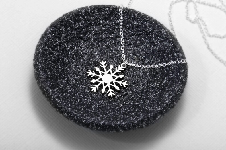 VESITIM Snowflake Necklace 925 Sterling Silver Frozen Snowflake Pendant White Birthstone Cubic Zirconia Christmas Jewelry Gift For Women