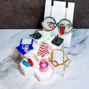 Tiny Things, Jewelry Style - gaming and nerdy pop culture inspired 3D-printed scale model earrings