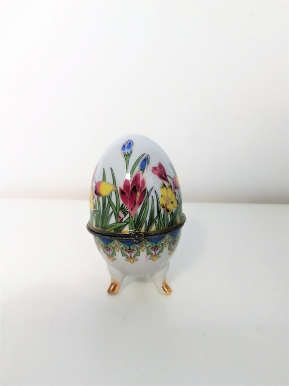 Egg-Shaped Porcelain Trinket Box black Edging German porcelain egg shape trinket box Jewelry Holderdesign JW White with butterfly Motifs