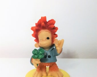 Vintage cerámica Troll figura, todo por amor deseándole suerte troll , Hermosa figura con el pelo rojo, decoración del hogar, troll de la suerte.