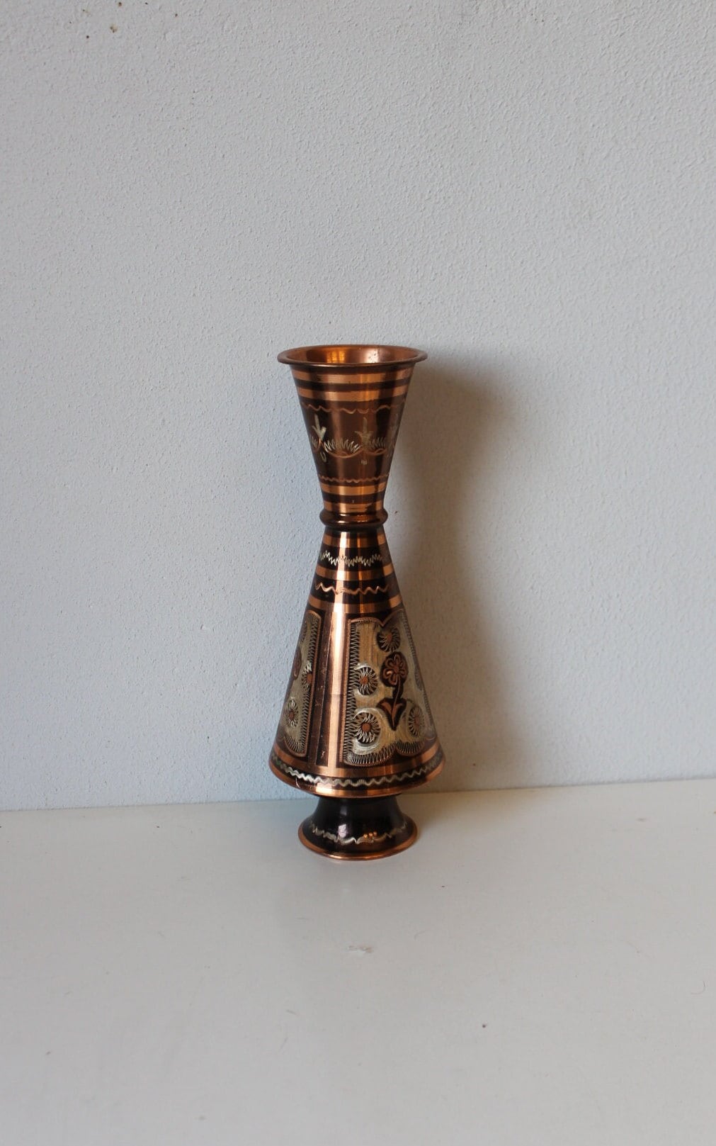 Vintage koperen vaas handgemaakt geëtst, sierlijke hoge bloemenvaas, koperen decoratieve vaas, woondecoratie, kerstcadeau.
