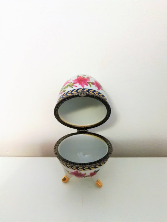 Egg-Shaped Porcelain Trinket Box black Edging German porcelain egg shape trinket box Jewelry Holderdesign JW White with butterfly Motifs