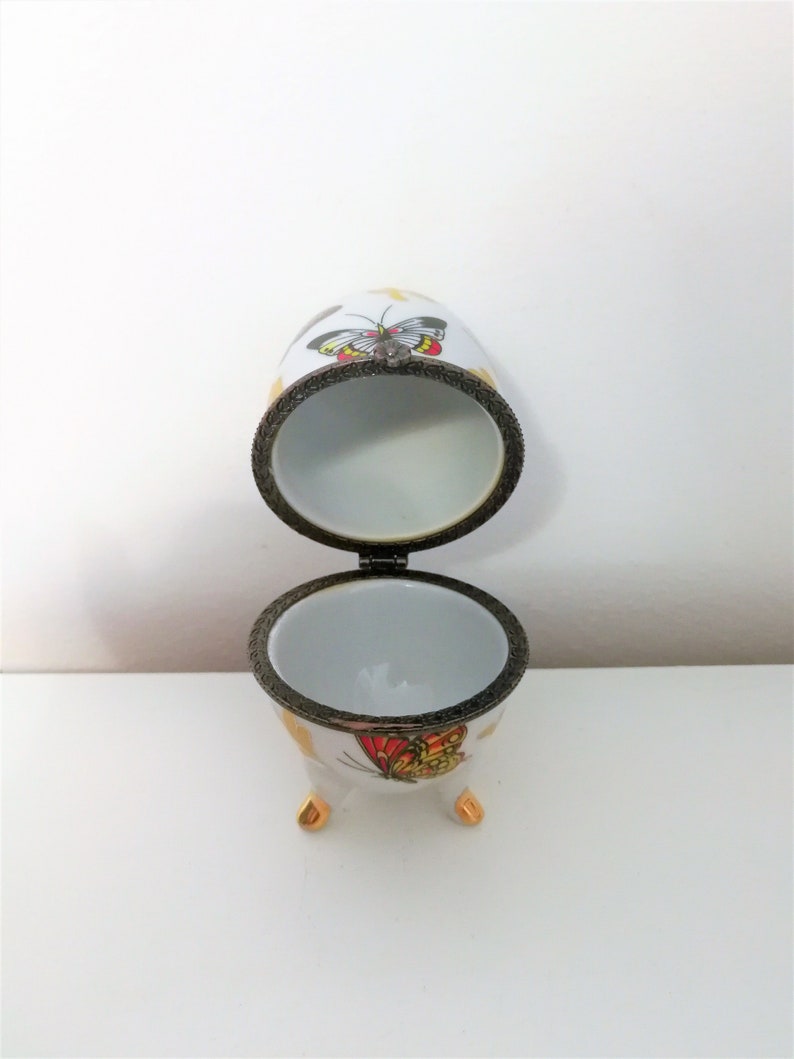 Egg-Shaped Porcelain Trinket Box black Edging German porcelain egg shape trinket box Jewelry Holderdesign JW White with butterfly Motifs
