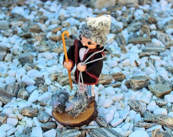 Vintage soviético ruso muñeca, Georgia hombre hombre figura, Moldavia, cosaco traje tradicional étnico con ovejas figura