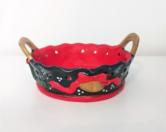 Bol de Noël en céramique / Bol cadeau de Noël Céramique rouge et noir avec main brune / Sweet Bowl / Fruit Bowl / décor de table .